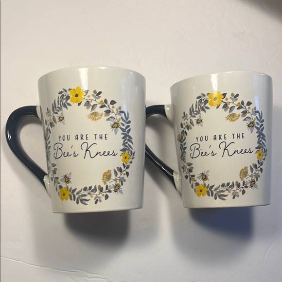 🐝 Set of 2 Mugs cute message “You’re the Bees Knees” Yellow White Black 🐝 - Picture 5 of 16